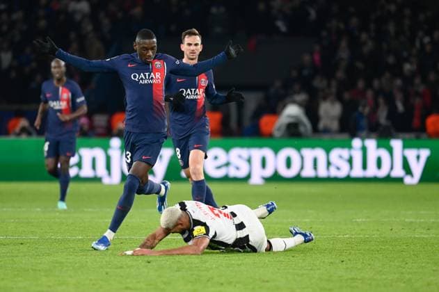 - PSG - Newcastle - 28 11 2023 - France Ile-de-France (region) Paris - Joelinton on the ground in front of Randal Kolo Muani during the Champions League Group F second leg match between PSG and Newcastle United at the Parc de Princes on November 28, 2023.  JulienxMattiax xLexPictorium LePictorium_0286925