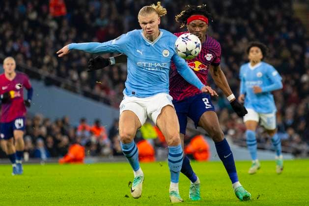 Manchester City v RB Leipzig: Group G - UEFA Champions League 2023 24 Erling Haaland, wearing the 9 jersey for Manchester City, is being tackled by Mohamed Simakan, 2 of RB Leipzig, during the UEFA Champions League Group G match between Manchester City and RB Leipzig at the Etihad Stadium in Manchester, on November 28, 2023. Manchester Manchester United, ManU Kingdom  Copyright: xMIxNewsx originalFilename:fletcher-manchest231128_npSYH.jpg