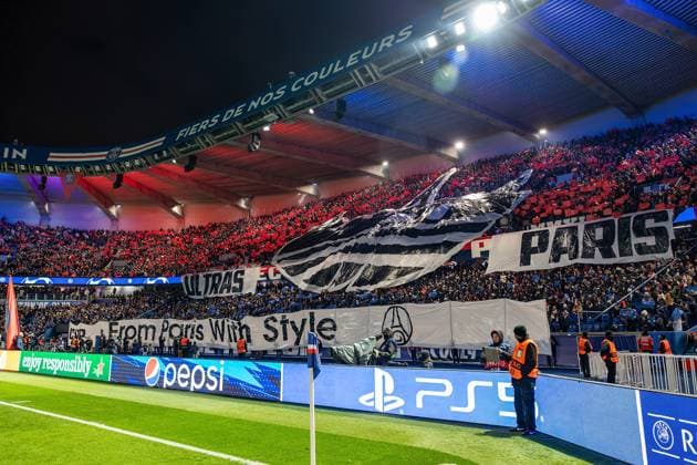 28-11-2023 PSG - Newcastle Denis TRASFI MAXPPP - (C) Denis TRASFI MAXPPP - à Boulogne-Billancourt au Parc des Princes le 28-11-2023 - UEFA Ligue des champions, Ligue des Champions, Champion s league, Paris Saint Germain - Newcastle United Football Club - supporteurs parisiens collectifs Ultras dépolyant des banderoles pour un tifo Parisian supporters Ultras collectives deploying banners for a tifo  Copyright: xMAXPPPxDenisxTRASFIx DTR202311299773 DTR202311299773