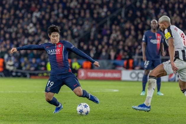 28-11-2023 PSG - Newcastle Denis TRASFI MAXPPP - (C) Denis TRASFI MAXPPP - à Boulogne-Billancourt au Parc des Princes le 28-11-2023 - UEFA Ligue des champions, Ligue des Champions, Champion s league, Paris Saint Germain - Newcastle United Football Club - Kang-in Lee  Copyright: xMAXPPPxDenisxTRASFIx DTR202311299843 DTR202311299843
