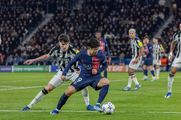 28-11-2023 PSG - Newcastle Denis TRASFI MAXPPP - (C) Denis TRASFI MAXPPP - à Boulogne-Billancourt au Parc des Princes le 28-11-2023 - UEFA Ligue des champions, Ligue des Champions, Champion s league, Paris Saint Germain - Newcastle United Football Club - Kang-in Lee  Copyright: xMAXPPPxDenisxTRASFIx DTR202311299844 DTR202311299844