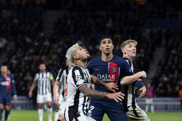 28-11-2023 PSG - Newcastle Denis TRASFI MAXPPP - (C) Denis TRASFI MAXPPP - à Boulogne-Billancourt au Parc des Princes le 28-11-2023 - UEFA Ligue des champions, Ligue des Champions, Champion s league, Paris Saint Germain - Newcastle United Football Club - Joelinton, Achraf Hakimi  Copyright: xMAXPPPxDenisxTRASFIx DTR202311299848 DTR202311299848