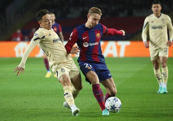 FC Barcelona, Barca v FC Porto: Group H - UEFA Champions League 2023 24 Frenkie De Jong and Pepe are competing during the match between FC Barcelona and FC Porto for week 5 of the group stage of the UEFA Champions League, played at the Olympic Stadium Lluis Companys in Barcelona, Spain, on November 28, 2023. Barcelona Barcelona Spain  Copyright: xUrbanandsportx originalFilename:urbanandsport-fcbarcel231128_npgdu.jpg