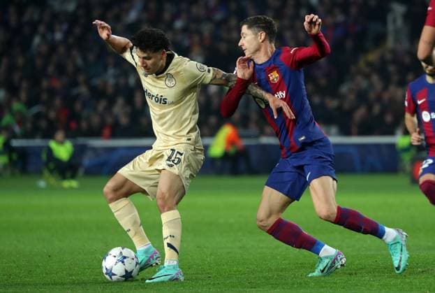 FC Barcelona, Barca v FC Porto: Group H - UEFA Champions League 2023 24 Robert Lewandowski and Jorge Sanchez are playing in the match between FC Barcelona and FC Porto for week 5 of the group stage of the UEFA Champions League at the Olympic Stadium Lluis Companys in Barcelona, Spain, on November 28, 2023. Barcelona Barcelona Spain  Copyright: xUrbanandsportx originalFilename:urbanandsport-fcbarcel231128_npyzO.jpg