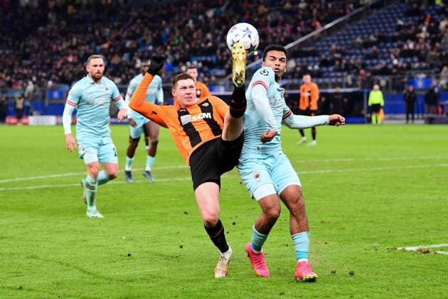 Football I Men I UEFA I Champions League l FC Shakhtar Donetsk Royal Antwerp FC I 5 Matchday I Group H I Season 2023 2024 I Shakhtar Donetsk I 28 11 2023 I v l Matvienko Mykola FC Shakhtar Donetsk , Wijndal Owen Royal Antwerp , Sportplatz Volksparkstadion, Hamburg, Stellingen Hamburg Germany