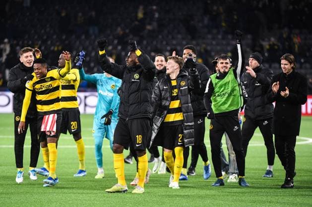 BERN, SWITZERLAND NOVEMBER 28 Lewin Blum of Young Boys C celebrates with his teammates after winning during the UEFA Champions League Group Stage match between BSC Young Boys and FK Crvena zvezda at Stadion Wankdorf on November 28, 2023 in Bern, Switzerland Bern Stadion Wankdorf Bern Switzerland Copyright: xJustPictures.ch ManuelxWinterbergerx jp-en-EuSpIm-MWI_1245 20231128