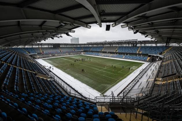 231129 Players at Gamla Ullevi during a training session with Häcken on November 29, 2023 in Gothenburg Photo Mathias Bergeld BILDBYRAN code MB MB0784 fotboll soccer football uefa europa league träning practice training häcken bbeng arena snö snow vinter winter  Copyright: MATHIASxBERGELD BB231129MB002