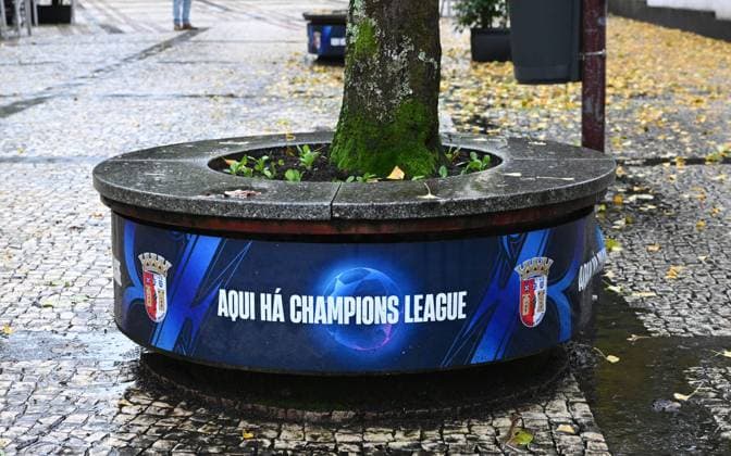Football, Men, Season 2023 2024, UEFA Champions League Group C, Matchday 5 , SC Sporting Braga 1 FC Union Berlin, City center of Braga with advertising for the Champions League, 29 11 2023, Copyright: xMatthiasxKochx