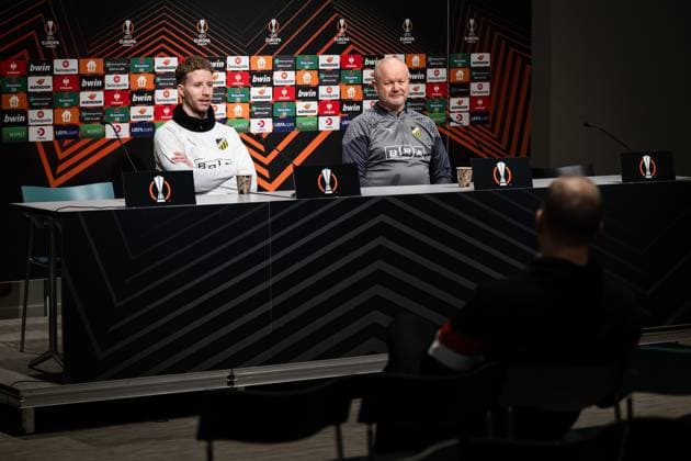 231129 Samuel Gustafson and head coach Per Mathias Hogmo at a press conference with Häcken on November 29, 2023 in Gothenburg Photo Mathias Bergeld BILDBYRAN code MB MB0784 football soccer football uefa europa league press conference press conference training häcken bbeng  Copyright: MATHIASxBERGELD BB231129MB007