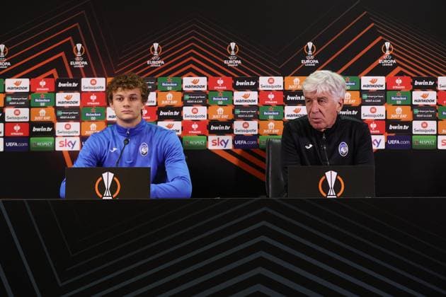 November 29, 2023, ZINGONIA, Italia: Atalanta s Giorgio Scalvini and Atalanta s coach Gian Piero Gasperini during press conference, PK, Pressekonferenz on the eve of the UEFA Europa League group D soccer match between Atalanta BC and Sporting Clube de Portugal, Bortolotti Training Center in Zingonia, Italy, 29 November 2023. ANSA PRESS OFFICE ATALANTA.. NPK+ Soccer: Europa League; Atalanta-Sporting Clube de Portugal  - ZUMAa110 20231129_zaf_a110_019 Copyright: xAnsa UsxAtalantax