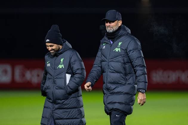 Football - UEFA Europa League - Group E - Liverpool FC v LASK - MD-1 LIVERPOOL, ENGLAND - Wednesday, November 29, 2023: Liverpool s manager Jürgen Klopp (R) and elite development coach Vitor Matos during a training session at the AXA Training Centre ahead of the UEFA Europa League Group E match between Liverpool FC and LASK. (Photo by David Rawcliffe Propaganda) LIVERPOOL AXA Training Centre MERSEYSIDE ENGLAND  Copyright: xDavidxRawcliffex P2023-11-29-Liverpool_LASK_MD-1-28