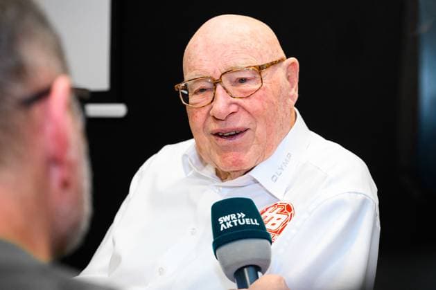 Ludwigsburg, Germany 29 November 2023 Handball Bundealiga 23 24 SG BBM Bietigheim Press conference Sponsor and patron Eberhard Bezner Olymp in SWR interview Ludwigsburg MHP Arena Baden Württemberg Germany