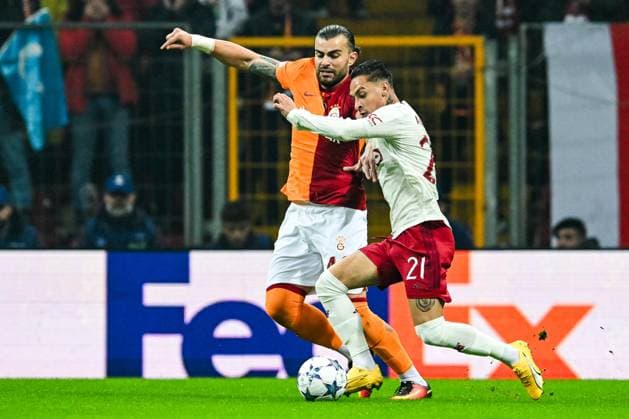ISTANBUL - (l-r) Abdulkerim Bardakci of Galatasaray, Antony of Manchester United, ManU FC during the UEFA Champions League Group A match between Galatasaray SK and Manchester United FC at Ali Sami Yen Spor Kompleksi Stadium on November 29 in Istanbul, Turkey. ANP Hollandse Hoogte UEFA Champions League 2023 24 2023 2024 xVIxANPxSportx xGerritxvanxKeulenxIVx 485044079 originalFilename: 485044079.jpg