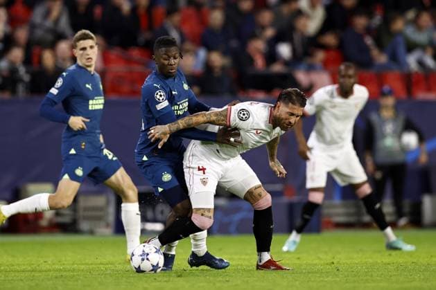 SEVILLA - (l-r) Johan Bakayoko of PSV Eindhoven, Sergio Ramos of Sevilla FC during the UEFA Champions League Group B match between Sevilla FC and PSV Eindhoven at the Estadio Ramon Sanchez-Pizjuan on November 29, 2023 in Seville, Spain. ANP MAURICE VAN STEEN UEFA Champions League 2023 24 2023 2024 xVIxANPxSportx xxANPxIVx 485044692 originalFilename: 485044692.jpg