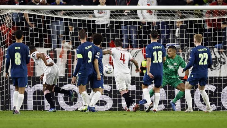 SEVILLE - Sergio Ramos of Sevilla FC (4) scores the 1-0 during the UEFA Champions League Group B match between Sevilla FC and PSV Eindhoven at the Estadio Ramon Sanchez-Pizjuan on November 29, 2023 in Seville, Spain. ANP MAURICE VAN STEEN UEFA Champions League 2023 24 2023 2024 xVIxANPxSportx xxANPxIVx 485045760 originalFilename: 485045760.jpg