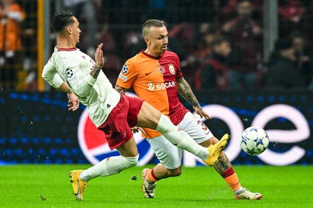 ISTANBUL - (l-r) Antony of Manchester United, ManU FC, Angelino of Galatasaray during the UEFA Champions League Group A match between Galatasaray SK and Manchester United FC at Ali Sami Yen Spor Kompleksi Stadium on November 29 in Istanbul, Turkey. ANP Hollandse Hoogte UEFA Champions League 2023 24 2023 2024 xVIxANPxSportx xGerritxvanxKeulenxIVx 485045865 originalFilename: 485045865.jpg