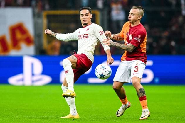 ISTANBUL - (l-r) Antony of Manchester United, ManU FC, Angelino of Galatasaray during the UEFA Champions League Group A match between Galatasaray SK and Manchester United FC at Ali Sami Yen Spor Kompleksi Stadium on November 29 in Istanbul, Turkey. ANP Hollandse Hoogte UEFA Champions League 2023 24 2023 2024 xVIxANPxSportx xGerritxvanxKeulenxIVx 485046371 originalFilename: 485046371.jpg
