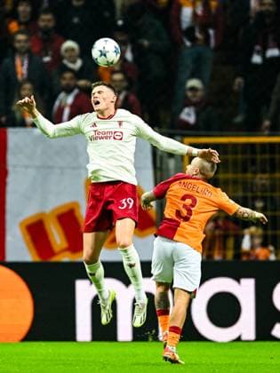 ISTANBUL - (l-r) Scott McTominay of Manchester United, ManU FC, Angelino of Galatasaray during the UEFA Champions League Group A match between Galatasaray SK and Manchester United FC at Ali Sami Yen Spor Kompleksi Stadium on November 29 in Istanbul, Turkey. ANP Hollandse Hoogte UEFA Champions League 2023 24 2023 2024 xVIxANPxSportx xGerritxvanxKeulenxIVx 485046982 originalFilename: 485046982.jpg