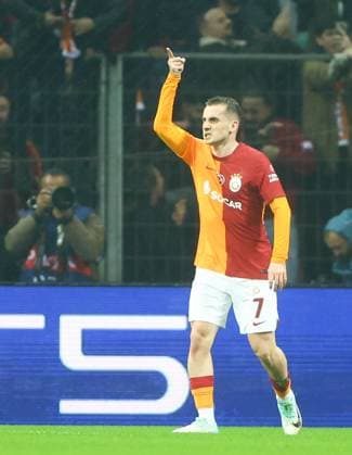 EDITORIAL USE ONLY No use with unauthorised audio, video, data, fixture lists, club league logos or live services. Online in-match use limited to 120 images, no video emulation. No use in betting, games or single club league player publications. Galatasaray v Manchester United, ManU UEFA Champions League, Group A, Football, RAMS Park, Istanbul, Turkiye - 29 Nov 2023 EDITORIAL USE ONLY No use with unauthorised audio, video, data, fixture lists, club league logos or live services. Online in-match use limited to 120 images, no video emulation. No use in betting, games or single club league player publications.  Copyright: xKieranxMcManus Shutterstockx 14232507cb