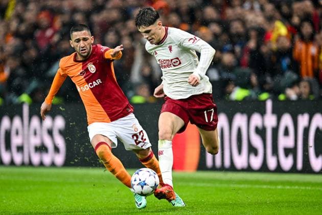 ISTANBUL - (l-r) Hakim Ziyech of Galatasaray, Alejandro Garnacho of Manchester United, ManU FC during the UEFA Champions League Group A match between Galatasaray SK and Manchester United FC at Ali Sami Yen Spor Kompleksi Stadium on November 29 in Istanbul, Turkey. ANP Hollandse Hoogte UEFA Champions League 2023 24 2023 2024 xVIxANPxSportx xGerritxvanxKeulenxIVx 485050582 originalFilename: 485050582.jpg