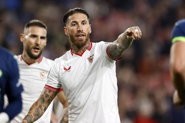 Sport Bilder des Tages SEVILLE - Sergio Ramos of Sevilla FC during the UEFA Champions League Group B match between Sevilla FC and PSV Eindhoven at the Estadio Ramon Sanchez-Pizjuan on November 29, 2023 in Seville, Spain. ANP MAURICE VAN STEEN UEFA Champions League 2023 24 2023 2024 xVIxANPxSportx xxANPxIVx 485050923 originalFilename: 485050923.jpg
