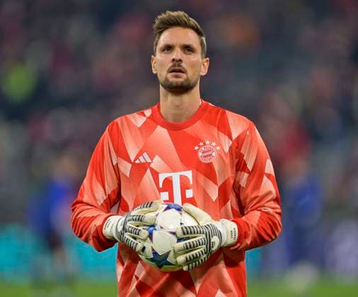 29 11 2023, Football UEFA Championsleague 2023 2024 5 Matchday Preliminary Round, FC Bayern Munich FC Copenhagen, in the Allianz Arena Munich Goalkeeper Sven Ulreich FC Bayern Munich warming up DFL and DFB regulations prohibit any use of photographs as image sequences and or quasi video