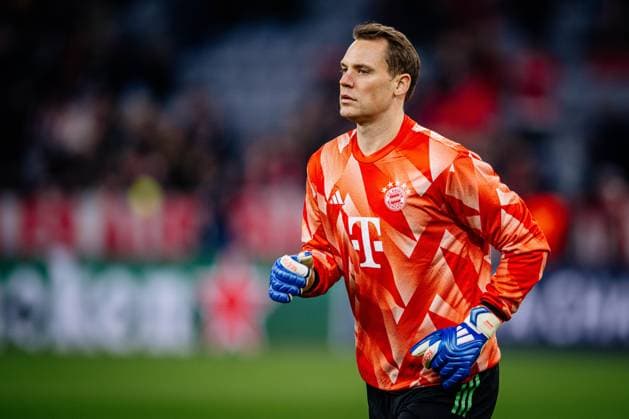 Munich , UEFA Champions League 2023 24 , FC Bayern Munich vs FC Copenhagen In the picture Manuel Neuer FC Bayern Munich warming up