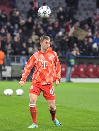29 11 2023, xemx, Football UEFA Champions League, FC Bayern Muenchen FC Copenhagen emspor, v l Joshua Kimmich FC Bayern Muenchen at warmup DFL DFB REGULATIONS PROHIBIT ANY USE OF PHOTOGRAPHS as IMAGE SEQUENCES and or QUASI VIDEO Muenchen