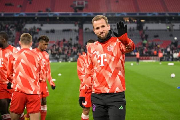 Soccer, UEFA Champions League, 20231129, FC Bayern Munich FC Copenhagen In the picture Harry KANE FC Bayern Munich, 9 waves greets warm-up Munich Allianz Arena Bayern Germany Copyright: Passion2Press MarkusxFischerx