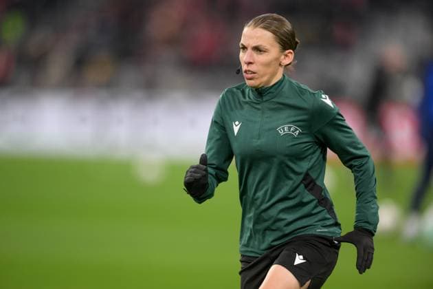 Soccer, UEFA Championsleague, 20231129, FC Bayern München FC Kopenhagen In the picture referee Stephanie FRAPPART warm-up portrait upper body half figure cropped single motif Munich Allianz Arena Bayern Germany Copyright: Passion2Press MarkusxFischerx
