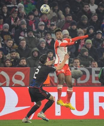 29 11 2023, xemx, Football UEFA Champions League, FC Bayern Muenchen FC Copenhagen emspor, v l Kingsley Coman FC Bayern Muenchen , Kevin Diks FC Copenhagen Zweikampf, Aktion, action, battle for the ball DFL DFB REGULATIONS PROHIBIT ANY USE OF PHOTOGRAPHS as IMAGE SEQUENCES and or QUASI VIDEO Muenchen