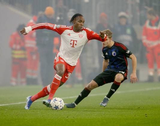 V li Mathys Tel Bayern , Elias Jelert Kopenhagen FC Bayern München FC Kopemhagen München, GER, 29 11 2023, Sport Soccer Champions League Season 23 24