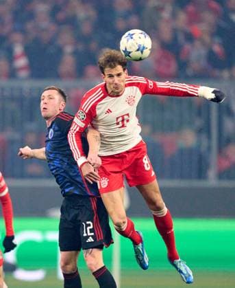 Leon GORETZKA, FCB 8 compete for the ball, tackling, duel, header, zweikampf, action, fight against Lukas Lerager, Kopenhagen Nr. 12 in the group stage match FC BAYERN MUENCHEN - FC COPENHAGEN of football UEFA Champions League in season 2023 2024 in Munich, Nov 29, 2023. Gruppenphase, Kopenhagen, FCB, München