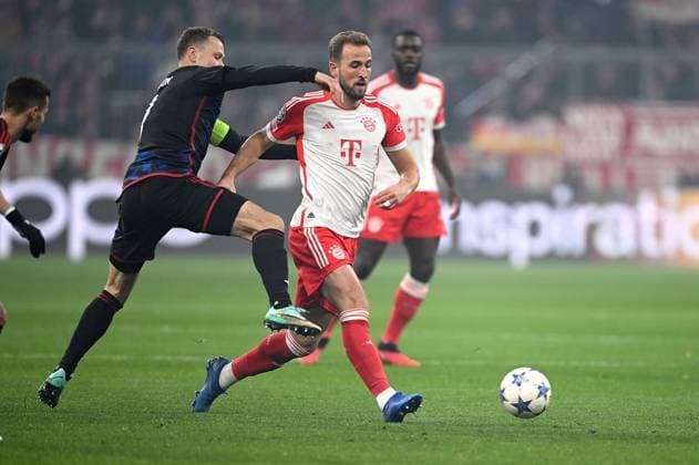 FOOTBALL CHAMPIONS LEAGUE SEASON 2023 2024 Preliminary Round Group A 5 Matchday FC Bayern Muenchen FC Copenhagen 29 11 2023 Viktor Claesson left, FC Copenhagen v Harry Kane right, FC Bayern Muenchen