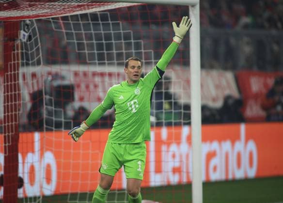 Munich, Germany 29 November 2023 Football, Men, Champions League, Matchday 5, Season 2023 2024, FC Bayern Munich FC Copenhagen, Allianz Arena Manuel Neuer FC Bayern Munich raises left arm, Instruction