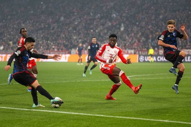 Mathys Henri Tel FC Bayern Muenchen , Ronny Bardghji FC Copenhagen , Alphonso Boyle Davies FC Bayern Muenchen and Elias Jelert FC Copenhagen Germany, Muenchen, 29 11 2023, Football, UEFA Champions League FC Bayern Muenchen vs FC Copenhagen, Season 2023 2024, Match Day 5, Allianz Arena Photo A2 Bildagentur Peter Hartenfelser