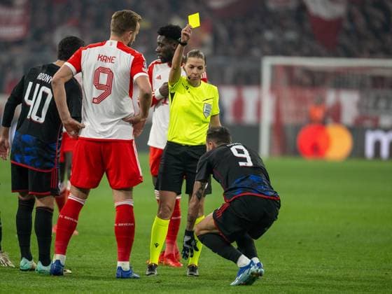 Referee Stephanie Frappart shows Diogo Goncalves FC Copenhagen, 09 the yellow card, GER, FC Bayern Muenchen FCB vs FC Copenhagen FCK , Football, UEFA Champions League, Preliminary round, Matchday 5, Season 2023 2024, 29 11 2023, DFB DFL regulations prohibit any use of photographs as image sequences and or quasi video , GER, FC Bayern Muenchen FCB vs FC Copenhagen FCK , Football, UEFA Champions League, Preliminary Round, Matchday 5, Season 2023 2024, 29 11 2023 Muenchen Copyright: xEibner-Pressefoto SaschaxWaltherx EP_EER