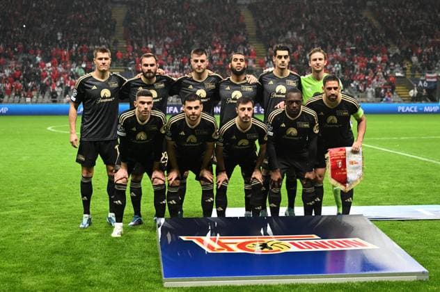 Football, Men, Season 2023 2024, UEFA Champions League Group C, Matchday 5 , SC Sporting Braga 1 FC Union Berlin, back row f l Kevin Behrens 1 FC Union Berlin , Lucas Tousart 1 FC Union Berlin , Robin Knoche 1 FC Union Berlin , Aissa Laidouni 1 FC Union Berlin , Diogo Leite 1 FC Union Berlin , goalkeeper Frederik Rönnow 1 FC Union Berlin , front row f l Robin Gosens 1 FC Union Berlin , Kevin Volland 1 FC Union Berlin , Josip Juranovic 1 FC Union Berlin , Jerome Roussillon 1 FC Union Berlin , Rani Khedira 1 FC Union Berlin , 29 11 2023, Copyright: xMatthiasxKochx