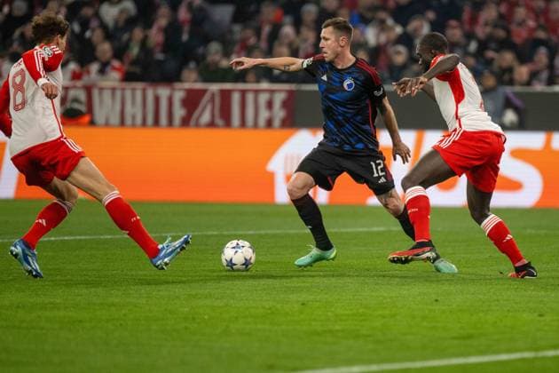 Leon Goretzka FC Bayern Muenchen , Lukas Lerager FC Copenhagen and Dayot Upamecano FC Bayern Muenchen Germany, Muenchen, 29 11 2023, Football, UEFA Champions League FC Bayern Muenchen vs FC Copenhagen, Season 2023 2024, Match Day 5, Allianz Arena Photo A2 Bildagentur Peter Hartenfelser