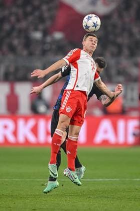 29 11 2023, Munich, Germany, Allianz Arena, Bayern Muenchen vs FC Copenhagen UEFA Champions League 2023 2024 Group A, Joshua Kimmich FC Bayern Muenchen and Lukas Lerager F C Copenhagen in a duel Photo H Langer Munich Allianz Arena Germany  541_FCBKOP20231129_018 Langer-541