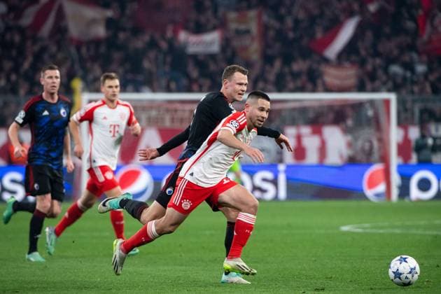 Raphael Guerreiro FC Bayern Muenchen, 22 in duel with Viktor Claesson FC Copenhagen, 07 , GER, FC Bayern Muenchen FCB vs FC Copenhagen FCK , Soccer, UEFA Champions League, Matchday 5, Group A, Season 2023 2024, 29 11 2023 DFB DFL regulations prohibit any use of photographs as image sequences and or quasi video GER, FC Bayern Muenchen FCB vs FC Kopenhagen FCK , Fußball, UEFA Champions League, 5 Spieltag, Gruppe A, Saison 2023 2024, 29 11 2023 Muenchen Copyright: xEibner-Pressefoto Memmlerx EP_MMR