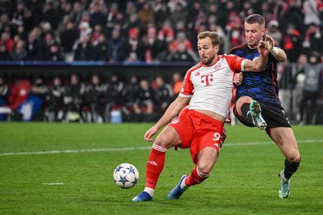 29 11 2023, Munich, Germany, Allianz Arena, Bayern Muenchen vs FC Copenhagen UEFA Champions League 2023 2024 Group A, Harry Kane FC Bayern Muenchen and Denis Vavro F C Copenhagen in a duel Photo H Langer Munich Allianz Arena Germany  541_FCBKOP20231129_023 Langer-541