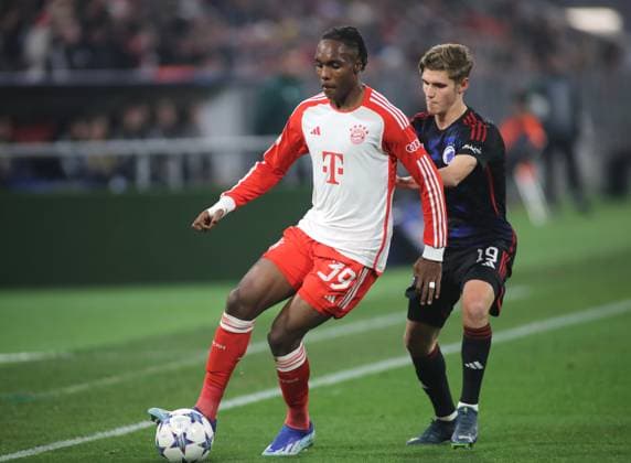 Munich, Germany 29 November 2023 Football, Men, Champions League, Matchday 5, Season 2023 2024, FC Bayern Munich FC Copenhagen, Allianz Arena Mathys Tel FC Bayern Munich left with Elias Jelert FC Copenhagen right in a duel for the ball