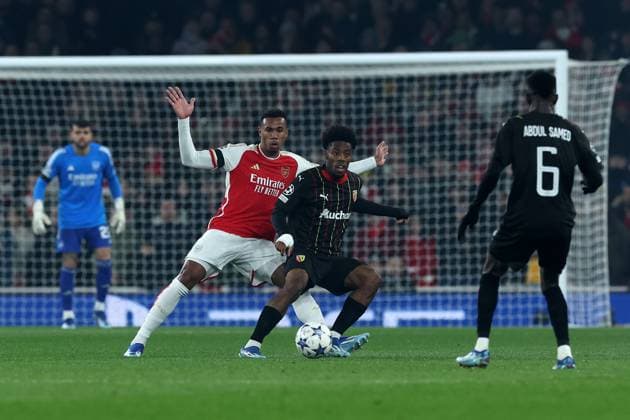 London, England, 29 November 2023: Gabriel of Arsenal and Elye Wahi of Lens battle for possession during the UEFA Champions League football match between Arsenal and Lens at Emirates Stadium in London, England. FOOTBALL : Arsenal vs Lens - UEFA Ligue des Champions - 29 11 2023 SPP Panoramic 