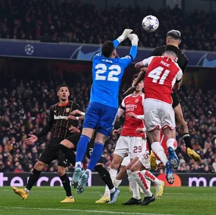 Arsenal v RC Lens UEFA Champions League David Raya of Arsenal punches clear during the UEFA Champions League Group B match at the Emirates Stadium, London Copyright: xNigelxBramleyx FIL-19308-0022 UK Newspapers OUT