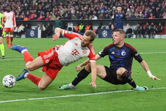 9 Harry Kane FCB vs 3 Denis Vavro Copenhagen duel Football UEFA Champions League FC Bayern Muenchen FC Copenhagen Allianz Arena 29 11 2023 PHOTO Mladen Lackovic LakoPress