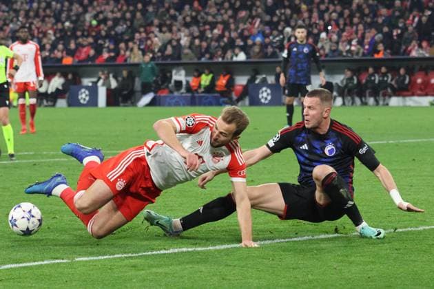 9 Harry Kane FCB vs 3 Denis Vavro Copenhagen duel Football UEFA Champions League FC Bayern Muenchen FC Copenhagen Allianz Arena 29 11 2023 PHOTO Mladen Lackovic LakoPress