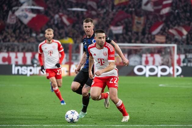 Raphael Guerreiro FC Bayern Muenchen, 22 in duel with Viktor Claesson FC Copenhagen, 07 , GER, FC Bayern Muenchen FCB vs FC Copenhagen FCK , Soccer, UEFA Champions League, Matchday 5, Group A, Season 2023 2024, 29 11 2023 DFB DFL regulations prohibit any use of photographs as image sequences and or quasi video GER, FC Bayern Muenchen FCB vs FC Kopenhagen FCK , Fußball, UEFA Champions League, 5 Spieltag, Gruppe A, Saison 2023 2024, 29 11 2023 Muenchen Copyright: xEibner-Pressefoto Memmlerx EP_MMR