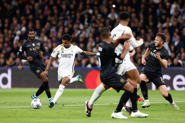 November 29, 2023, MADRID, MADRID, SPAIN: Rodrygo Goes of Real Madrid shoots for goal during the UEFA Champions League, Group C, football match played between Real Madrid and SSC Napoli at Santiago Bernabeu stadium on November 29, 2023, in Madrid, Spain. MADRID SPAIN - ZUMAa181 20231129_zaa_a181_032 Copyright: xOscarxJ.xBarrosox