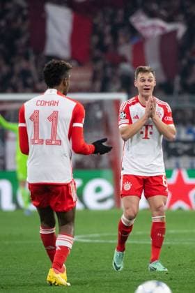 Joshua Kimmich FC Bayern Muenchen, 06 dissatisfied, gesticulating, in front of Kingsley Coman FC Bayern Muenchen, 11 , GER, FC Bayern Muenchen FCB vs FC Copenhagen FCK , Football, UEFA Champions League, Matchday 5, Group A, Season 2023 2024, 29 11 2023 DFB DFL regulations prohibit any use of photographs as image sequences and or quasi video GER, FC Bayern Muenchen FCB vs FC Kopenhagen FCK , Fußball, UEFA Champions League, 5 Spieltag, Gruppe A, Saison 2023 2024, 29 11 2023 Muenchen Copyright: xEibner-Pressefoto Memmlerx EP_MMR